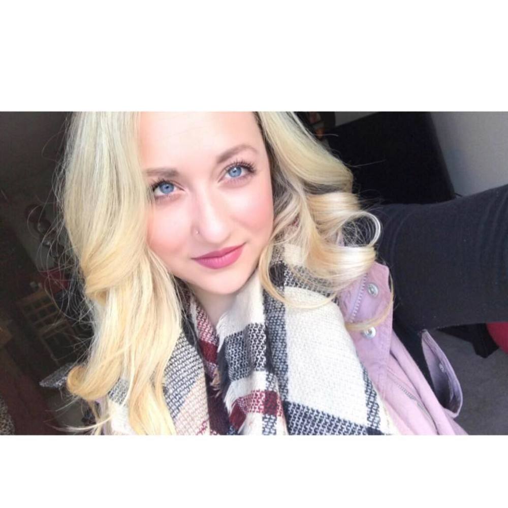 Meet your Posher, Caitlin